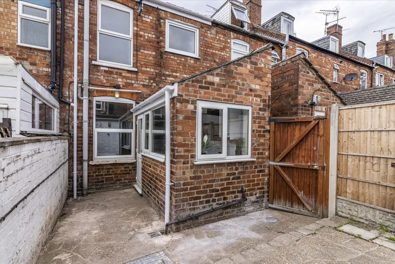 Florence St // Modern 4 Bed // JULY 2026 - Image 25