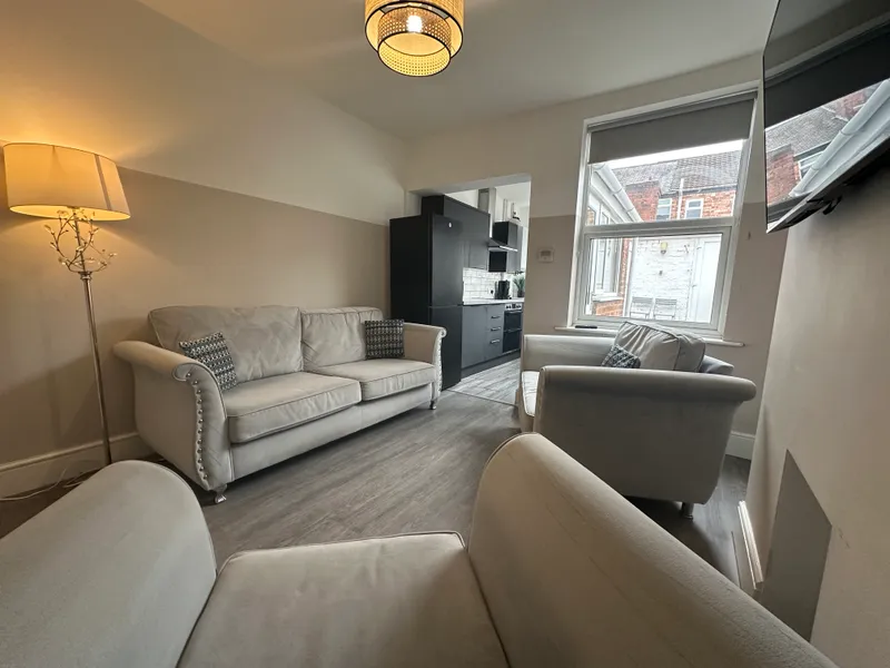Florence St // Modern 4 Bed // JULY 2026 - Image 2