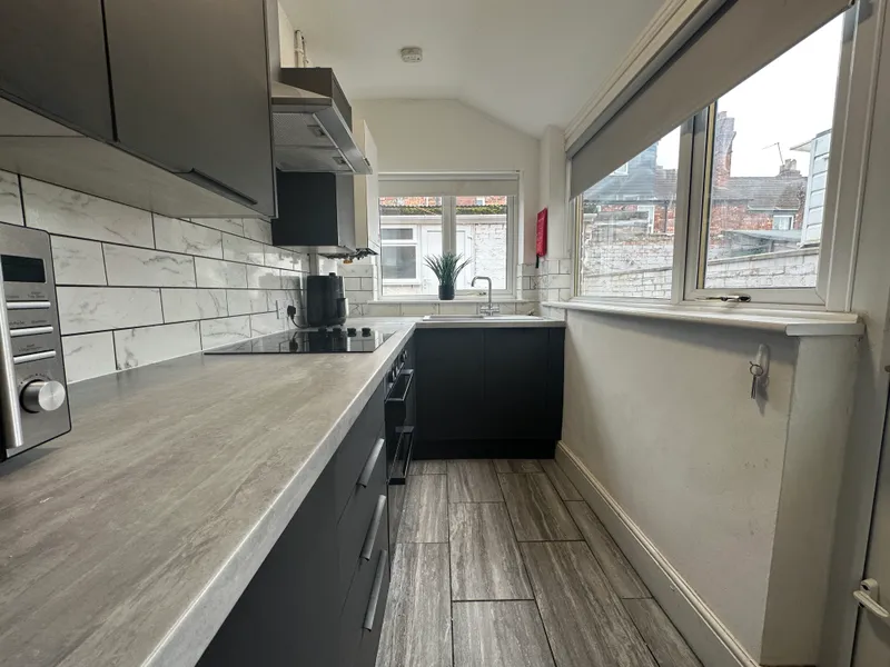 Florence St // Modern 4 Bed // JULY 2026 - Image 6