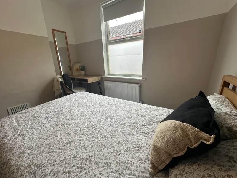 Florence St // Modern 4 Bed // JULY 2026 - Image 13