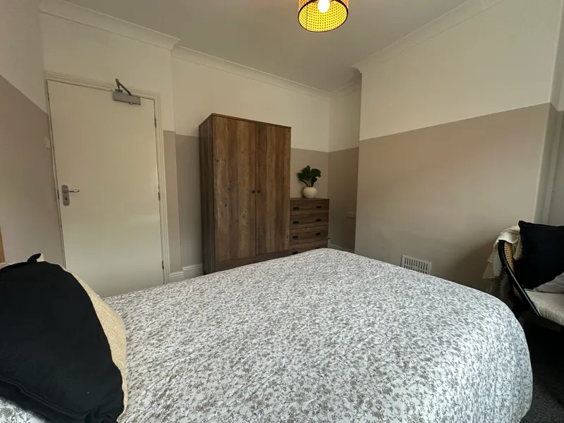 Florence St // Modern 4 Bed // JULY 2026 - Image 14