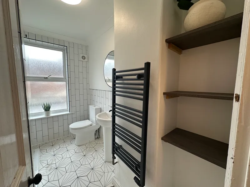 Florence St // Modern 4 Bed // JULY 2026 - Image 10