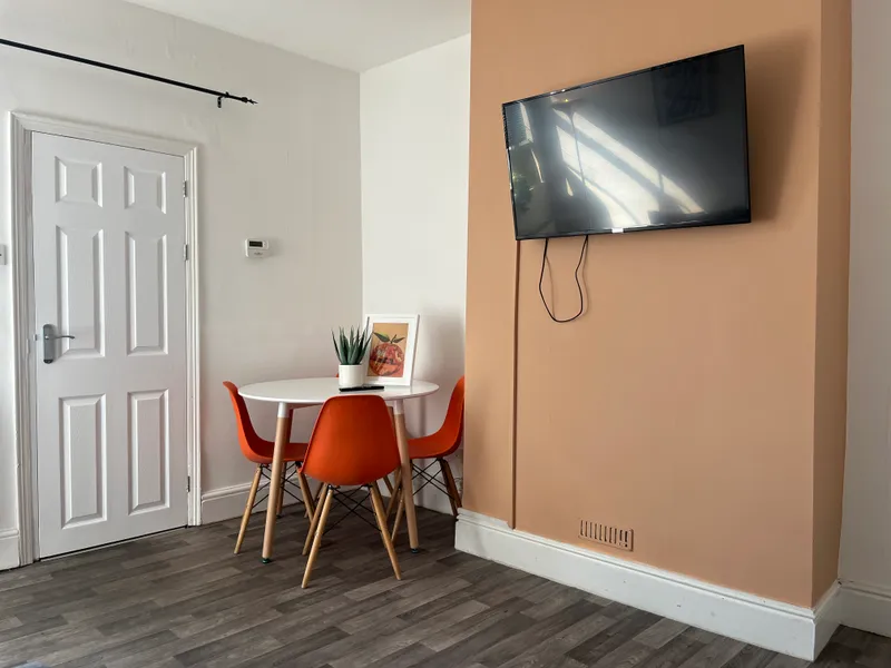 Henry St // 3 Bed +Study // AUG 2026 - Image 4