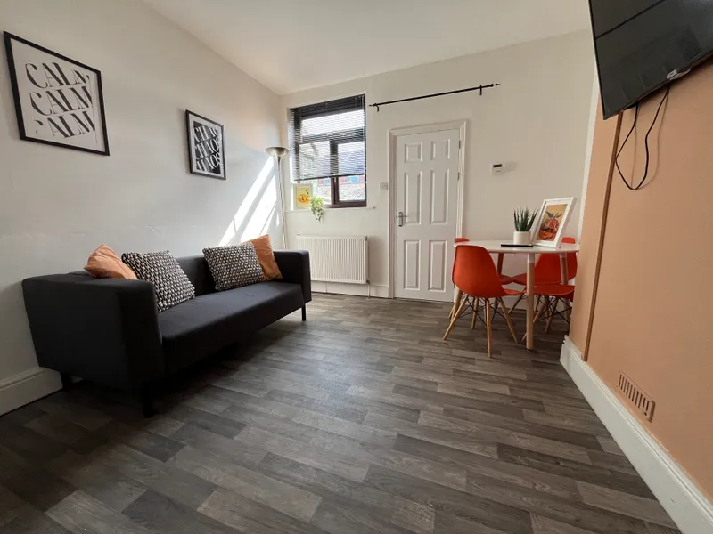 Henry St // 3 Bed +Study // AUG 2026 - Image 2