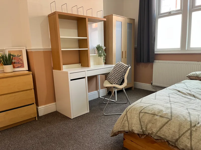 Henry St // 3 Bed +Study // AUG 2026 - Image 11