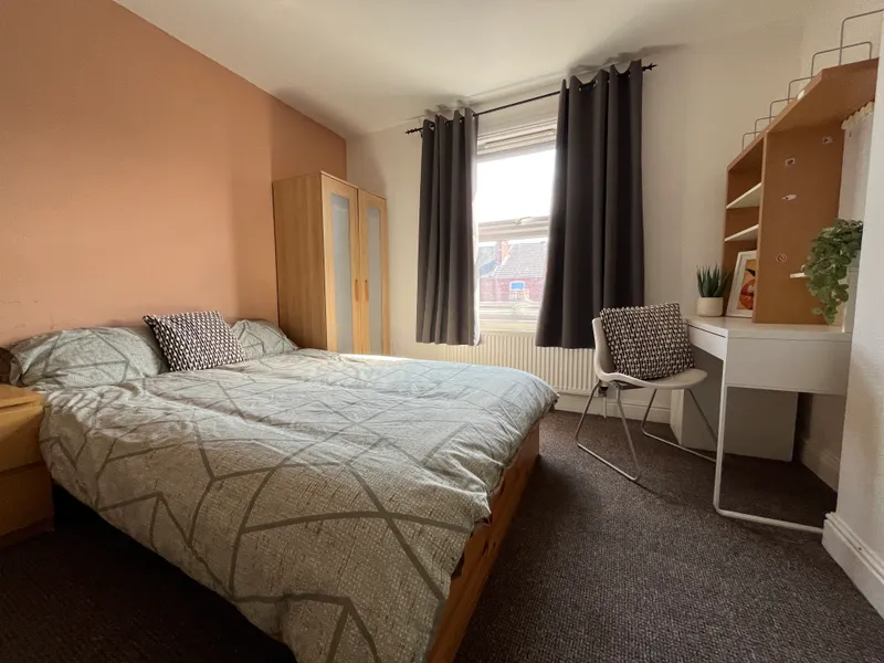 Henry St // 3 Bed +Study // AUG 2026 - Image 14