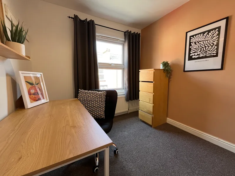 Henry St // 3 Bed +Study // AUG 2026 - Image 16