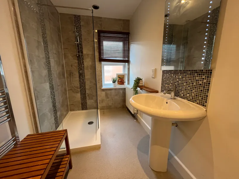 Henry St // 3 Bed +Study // AUG 2026 - Image 18