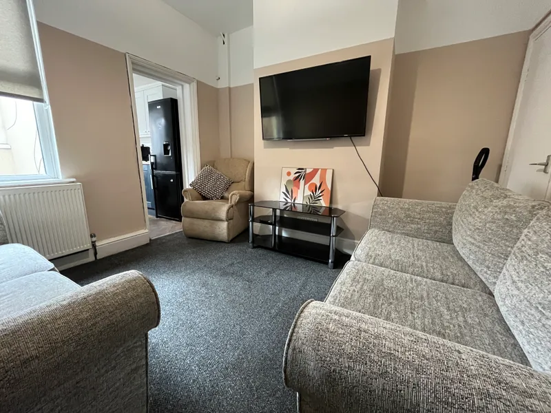 Ripon St // 4 Bed // SEPT 2026 - Image 6