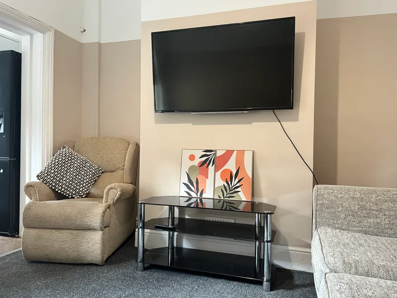 Ripon St // 4 Bed // SEPT 2026 - Image 8