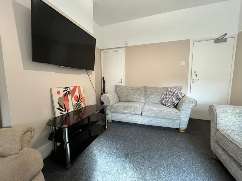 Ripon St // 4 Bed // SEPT 2026 - Image 7