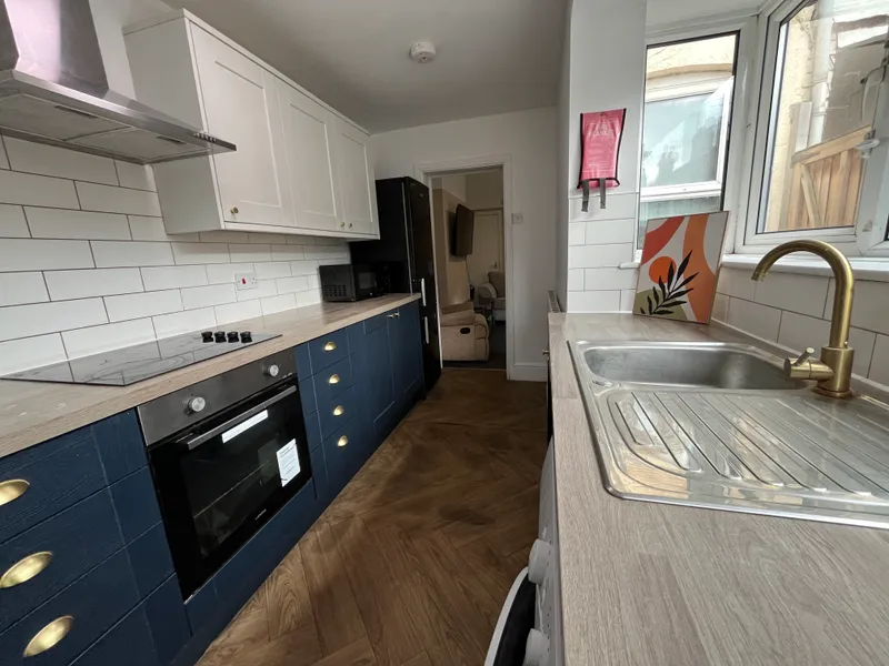 Ripon St // 4 Bed // SEPT 2026 - Image 3