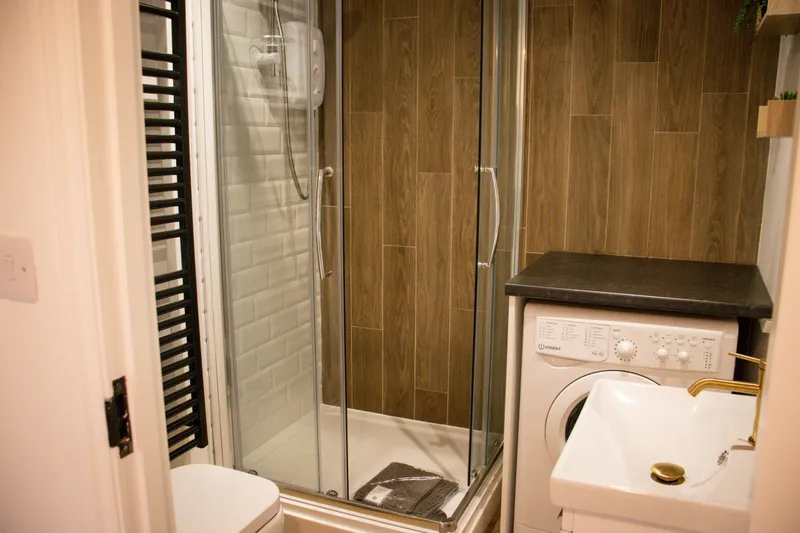 Bank Street // Luxury 1 Bed Flat // Aug 2026 - Image 5