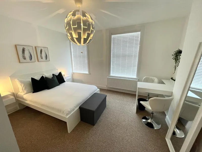 Luxury 2 Bedroom Apartment // 2026/7 - Image 2