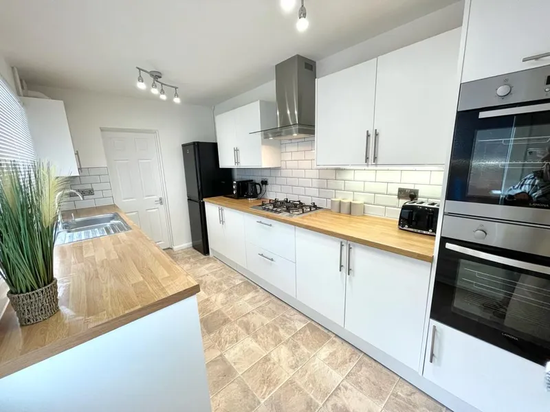 Luxury 2 Bedroom Apartment // 2026/7 - Image 13