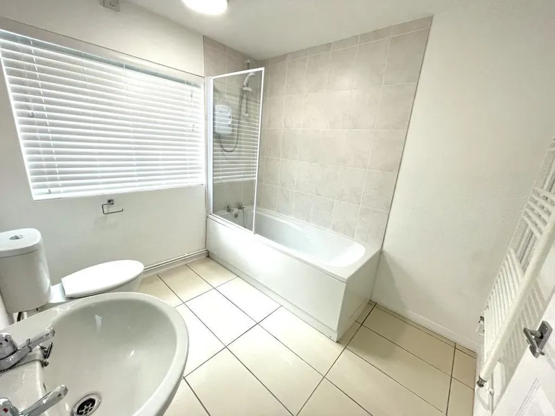 Luxury 2 Bedroom Apartment // 2026/7 - Image 14