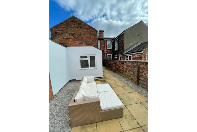 Luxury 2 Bedroom Apartment // 2026/7 - Image 6