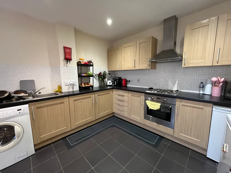 Tanners Court // 2 Bed Flat // Aug 2026 - Image 12