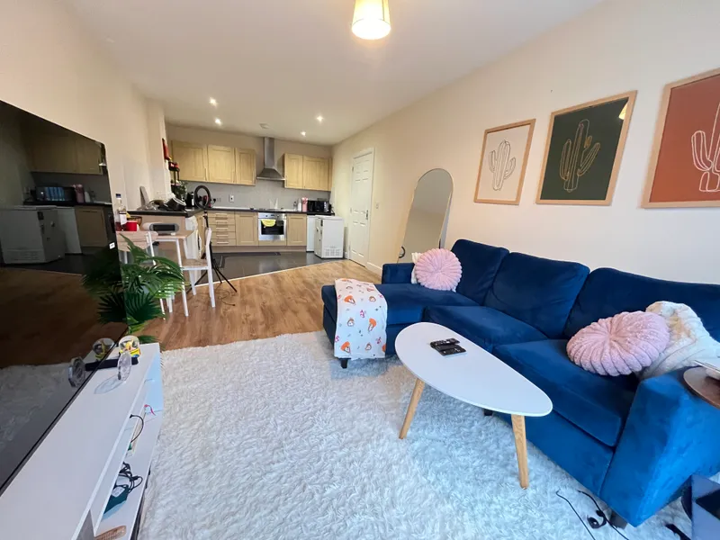 Tanners Court // 2 Bed Flat // Aug 2026 - Image 13