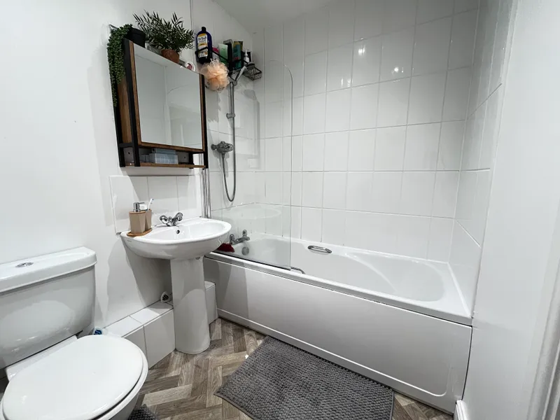 Tanners Court // 2 Bed Flat // Aug 2026 - Image 16