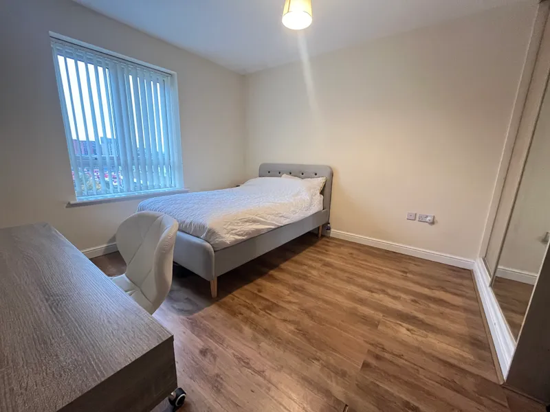 Tanners Court // 2 Bed Flat // Aug 2026 - Image 14