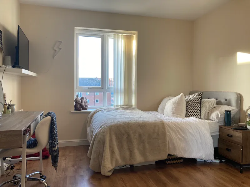 Tanners Court // 2 Bed Flat // Aug 2026 - Image 5