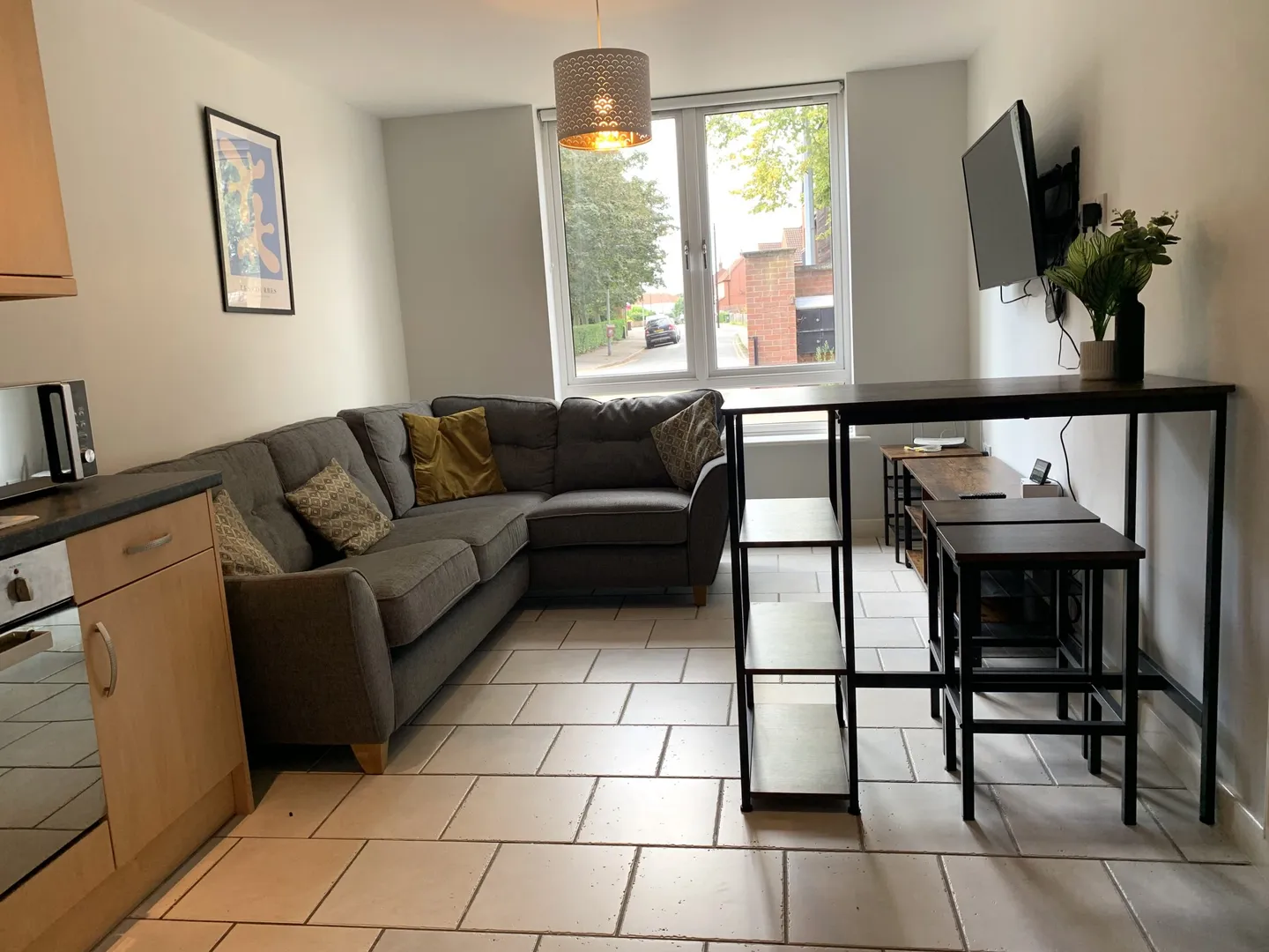 Charming 2 Bedroom Apartment // 2026/7 - Main Image