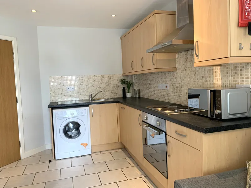 Charming 2 Bedroom Apartment // 2026/7 - Image 5