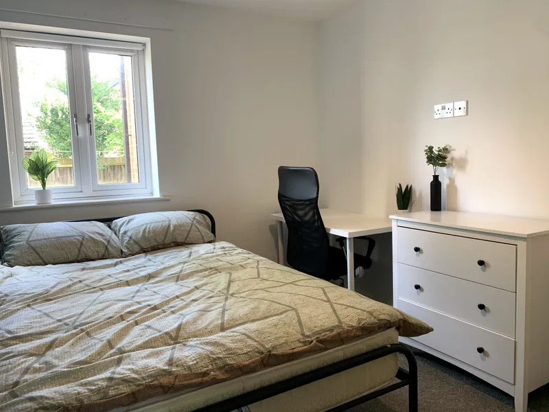 Charming 2 Bedroom Apartment // 2026/7 - Image 4