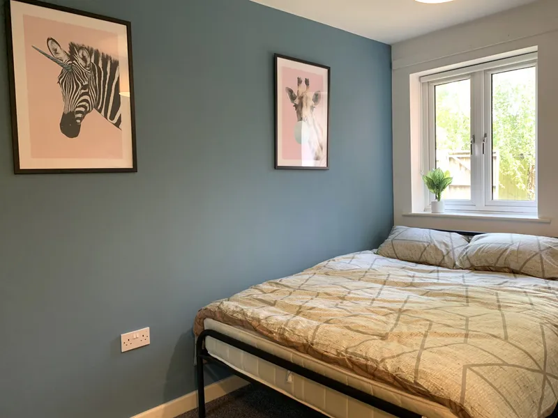 Charming 2 Bedroom Apartment // 2026/7 - Image 2