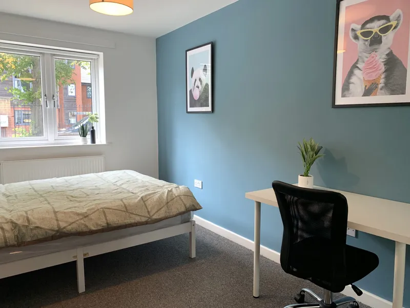 Charming 2 Bedroom Apartment // 2026/7 - Image 3