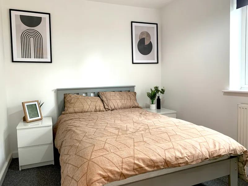 2 BED STUDENT FLAT // 26/27 - Image 2