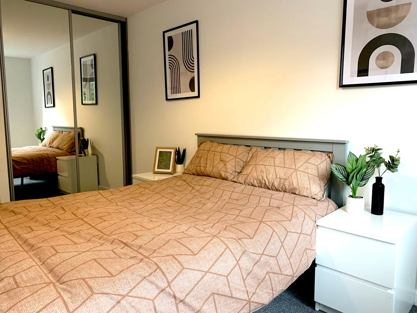 2 BED STUDENT FLAT // 26/27 - Image 1