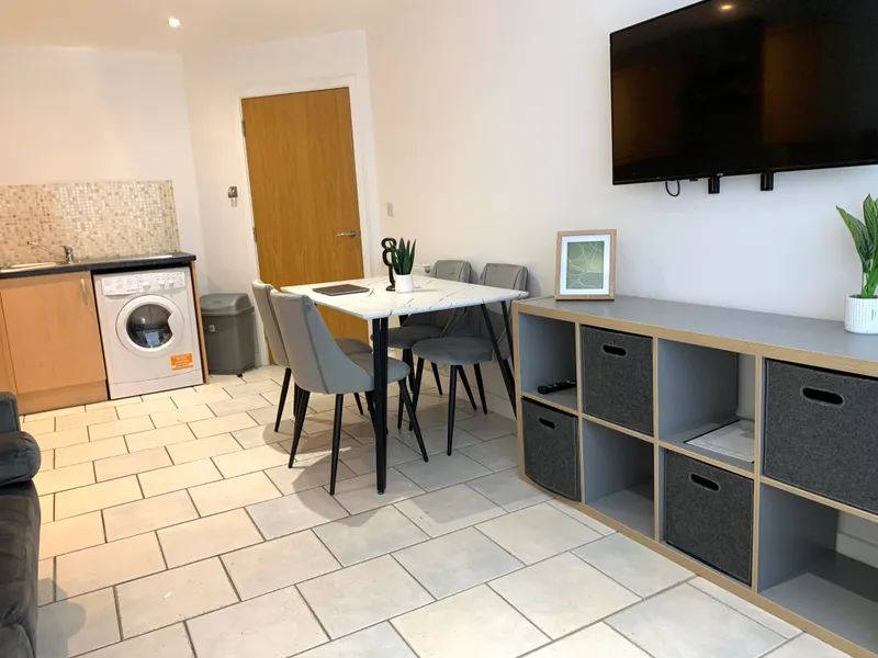 2 BED STUDENT FLAT // 26/27 - Image 7