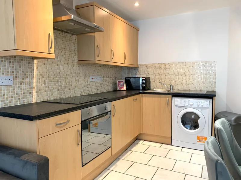 2 BED STUDENT FLAT // 26/27 - Image 8