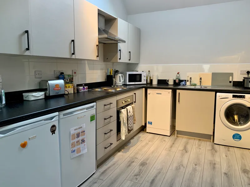 Modern 2 Bedroom Apartment // 2026/7 - Image 6