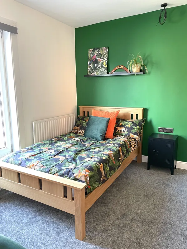 Vibrant 2 Bed House // 2026/7 - Image 7