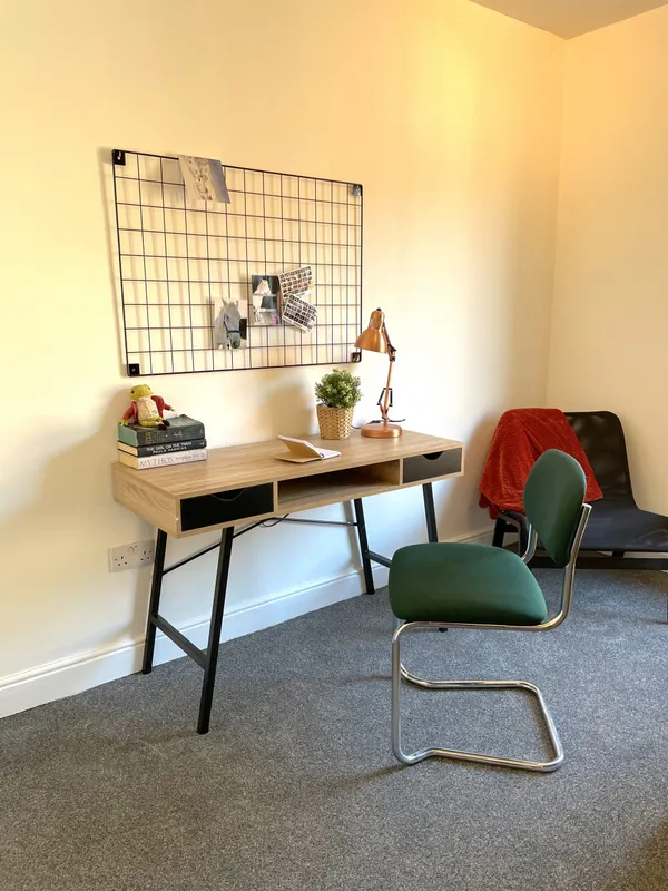 Vibrant 2 Bed House // 2026/7 - Image 6