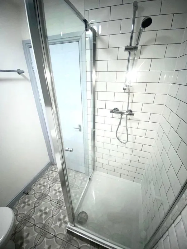 Modern 2 Bedroom Apartment // 2026/7 - Image 2