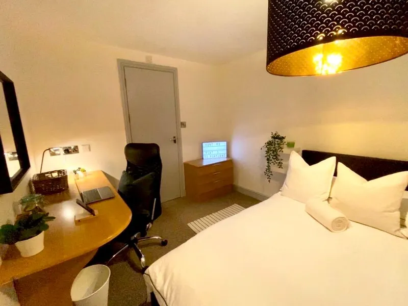 Modern 2 Bedroom Apartment // 2026/7 - Image 6