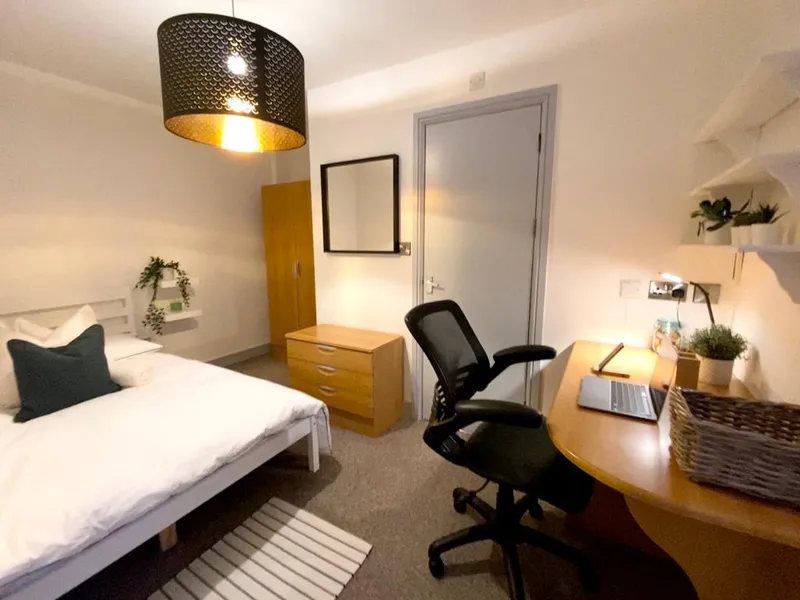 Modern 2 Bedroom Apartment // 2026/7 - Image 3