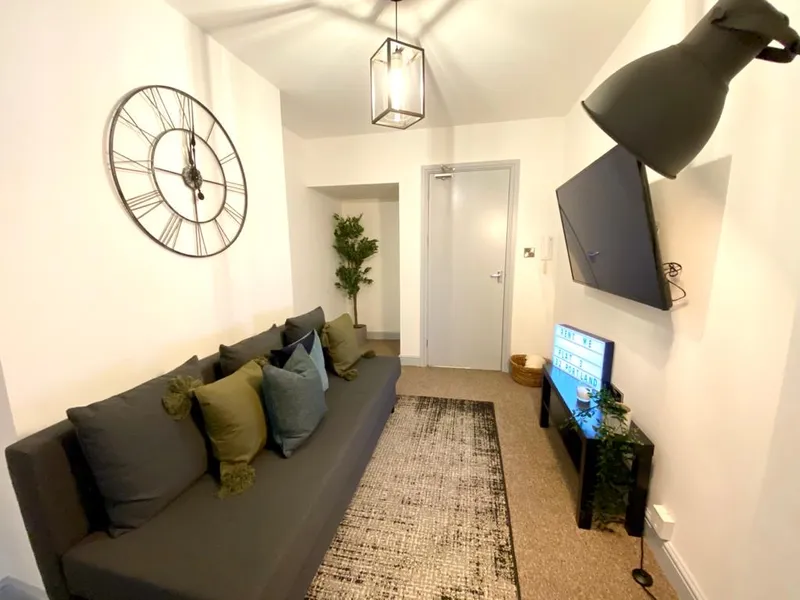 Modern 2 Bedroom Apartment // 2026/7 - Image 5