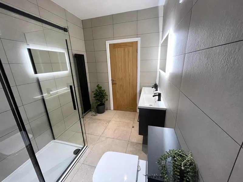 Stylish 2 Bedroom 2 Bath Apartment // 2026/7 - Image 10