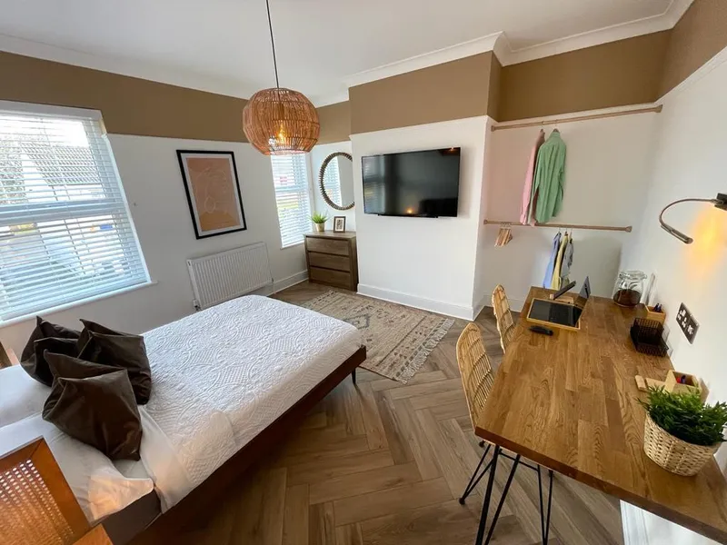 Stylish 2 Bedroom 2 Bath Apartment // 2026/7 - Image 2