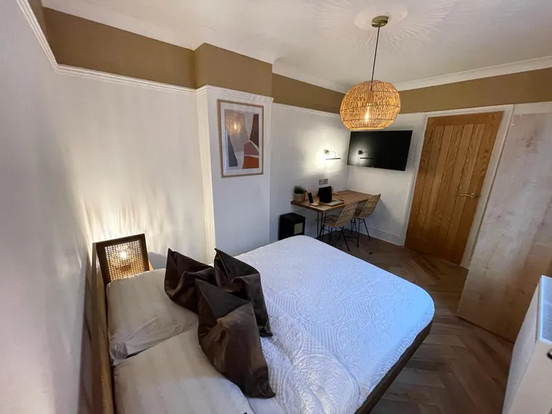 Stylish 2 Bedroom 2 Bath Apartment // 2026/7 - Image 5