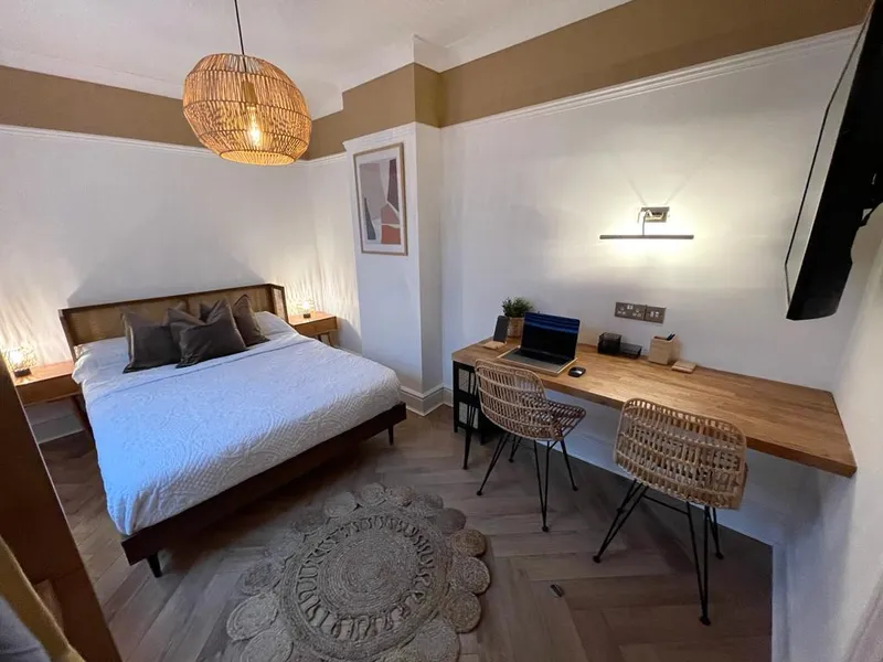 Stylish 2 Bedroom 2 Bath Apartment // 2026/7 - Image 9