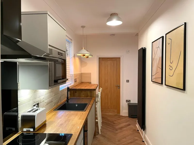 Stylish 2 Bedroom 2 Bath Apartment // 2026/7 - Thumbnail 1