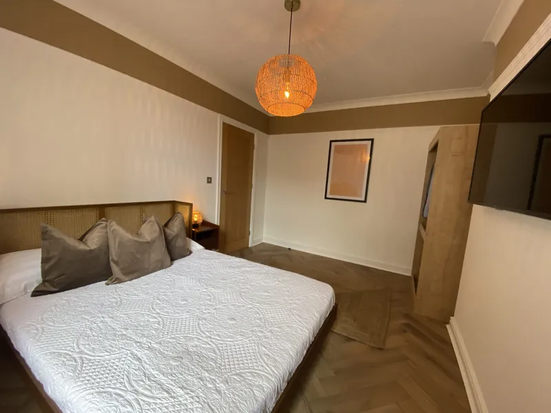 Stylish 2 Bedroom Apartment // 2026/7 - Image 8