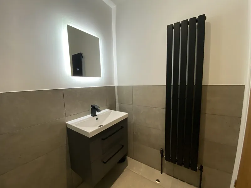 Stylish 2 Bedroom Apartment // 2026/7 - Image 10