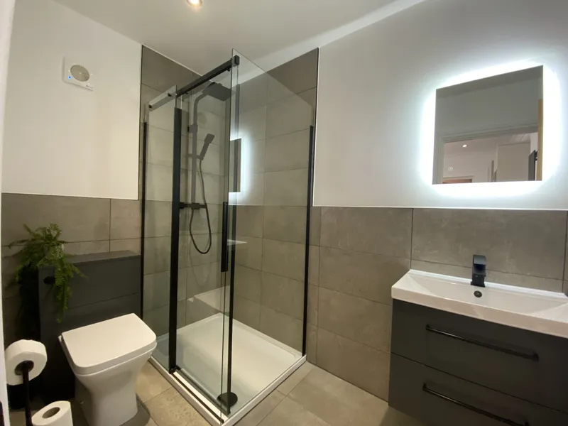 Stylish 2 Bedroom Apartment // 2026/7 - Image 11